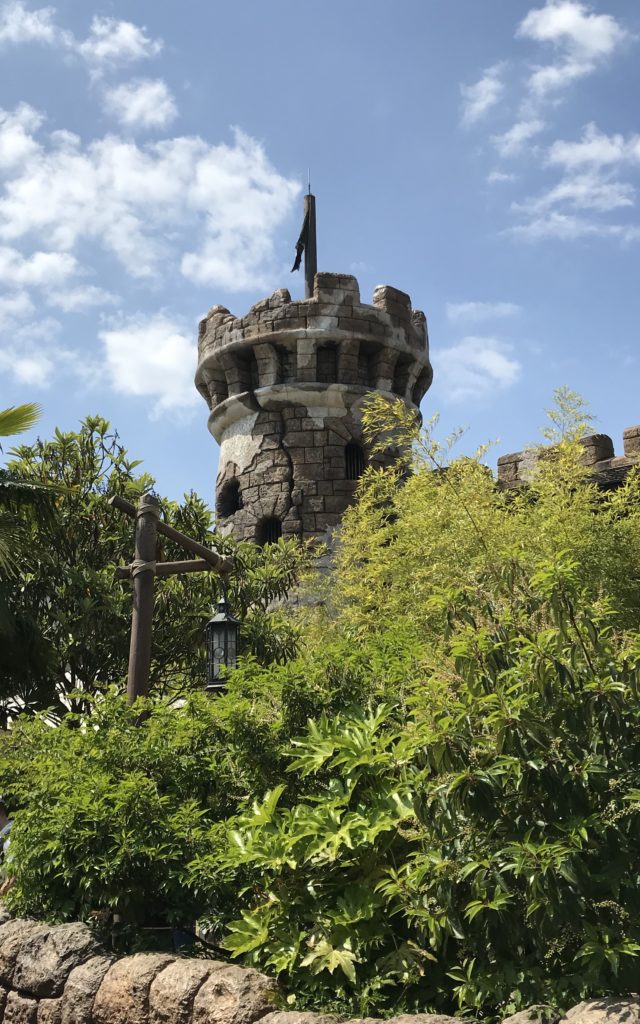 La tour de l'attraction pirates des caraïbes