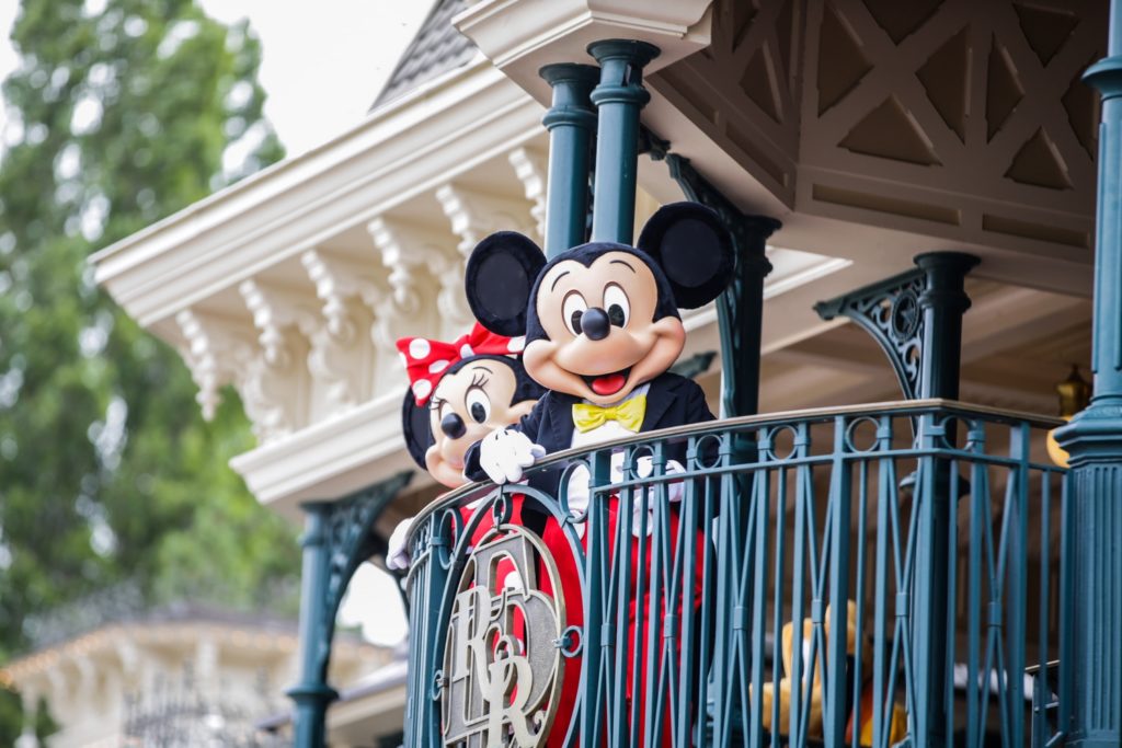 Mickey et Minnie vous saluent depuis Main Street Station