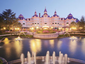 Disneyland Hotel vu des jardins