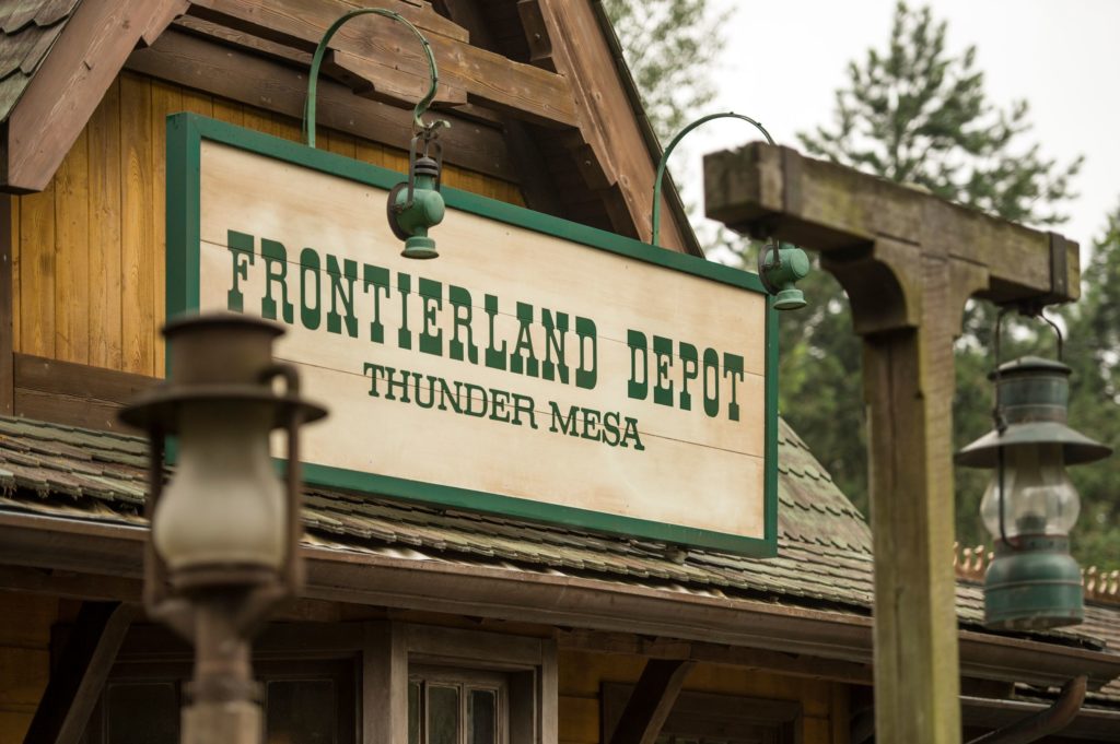 Sign of the station OF Frontierland: Frontierland Depot Thunder Mesa