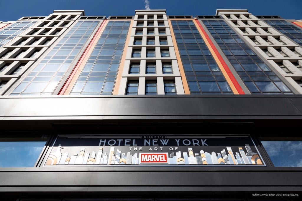 L'entrée du  Disney's Hotel New-York The Art of MArvel.