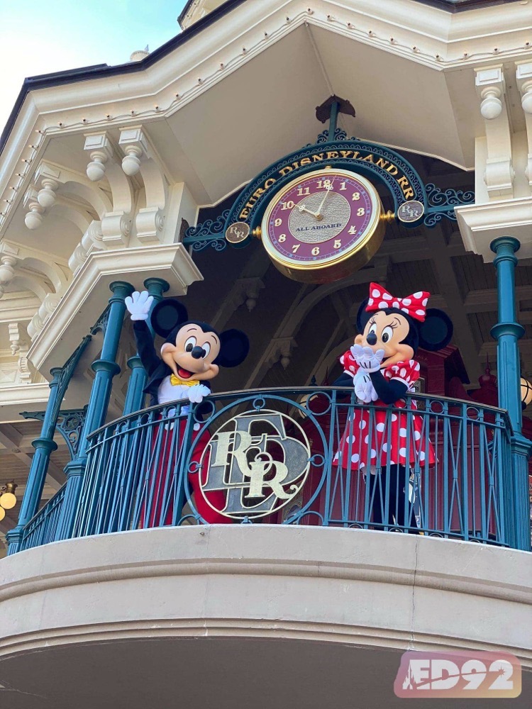 Mickey et Minnie vous saluent depuis la gare de Main Street Usa