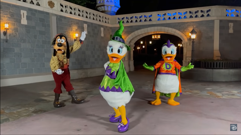 Daisy, Dingo and Goofy in halloween costumes
