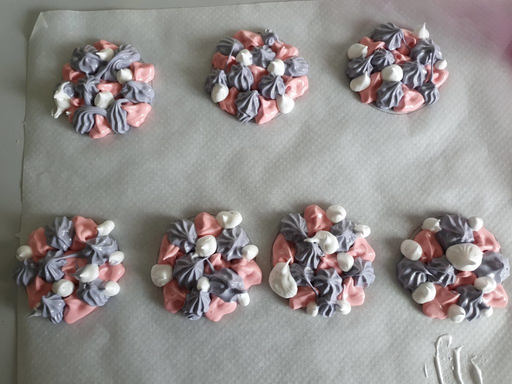 On continue avec les autres meringues. LE POCHAGE EST TERMINÉ