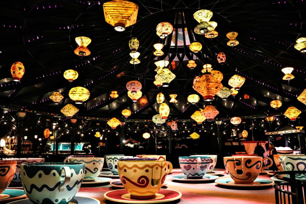 Fatasyland, les tasse de l'attraction Mad Hatter's tea cups