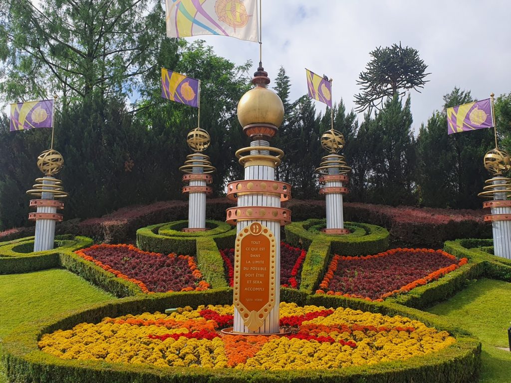 Un parterre de fleurs à Discoveryland