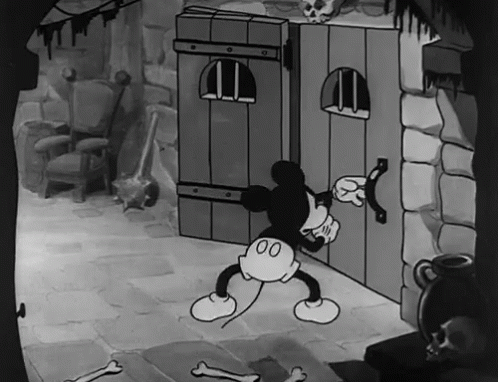 Mickey ouvre continuellement la même porte qui refuse de le laisse passer
