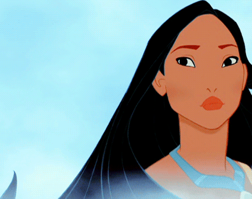 Pocahontas semble inquiète et fronce les yeux