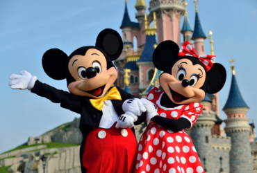 Mickey et Minnie devant CHATEAU DLP