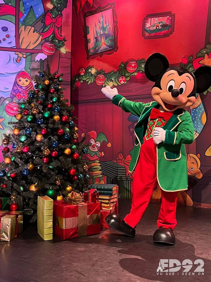 Giveaway: Christmas In July - Mickey, Minnie and Pluto Christmas Mug +  Starbucks Gift Card