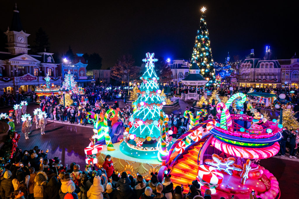 Disneyland® Paris reveals incredible offerings for 2021 Christmas season,  with the return of must-see shows and a brand-new Christmas Parade -  DisneylandParis News