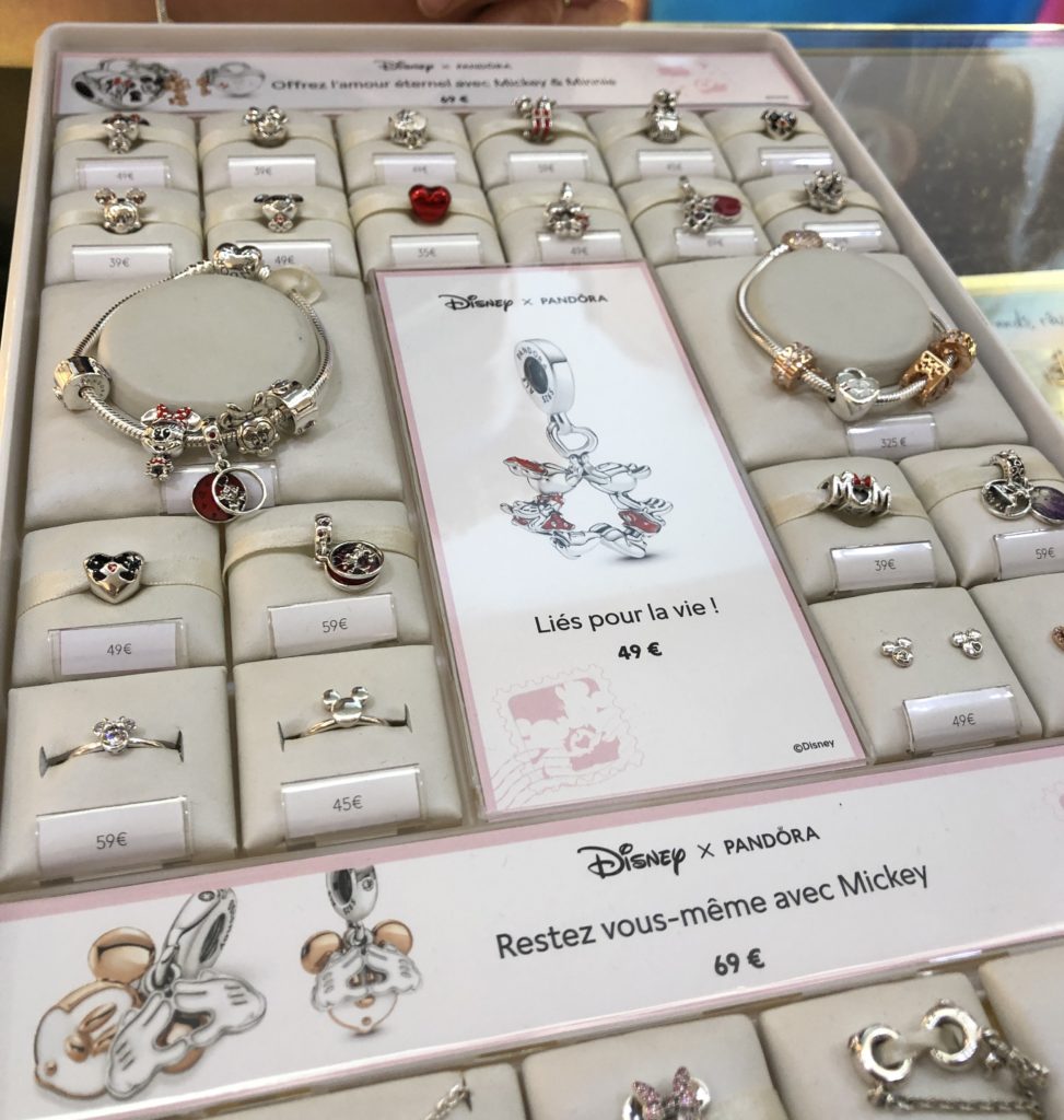 Les bijoux Pandora débarquent à Disneyland Paris