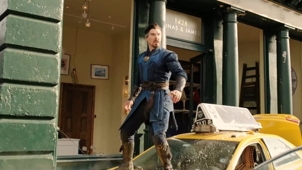 Benedict Cumberbatch the actor playing Doctor Strange in The Multiverse of Madness, avec son costume
