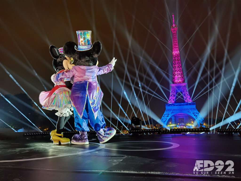 mickey tour eiffel 