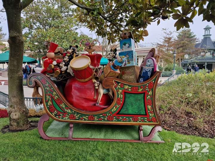 Dlp-bugle, le traineau du pere noël rempli de cadeaux , une décoration de noël