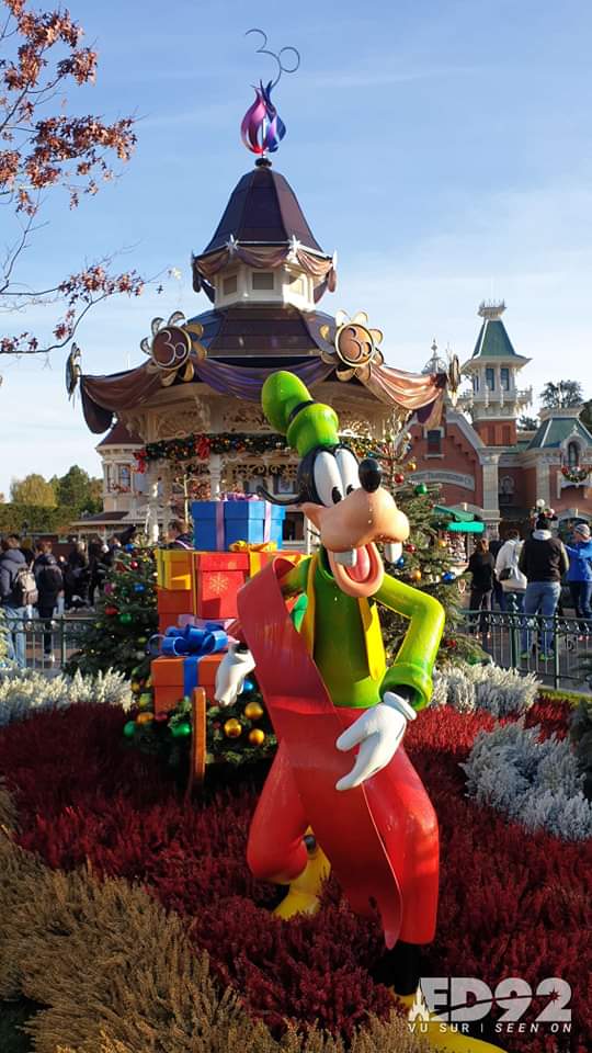 Dlp-bugle, la statue de Dingo sur Towan Square devant le gazebo