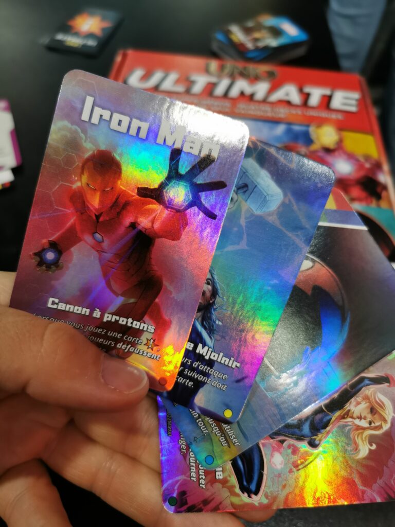 Cartes collector du Uno Ultimate. Iron man et son canon à protons