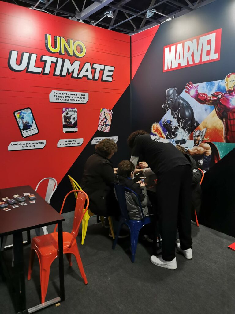 jeu Uno Ultimate au stand Mattel du Paris Fan festival. Uno Marvel.